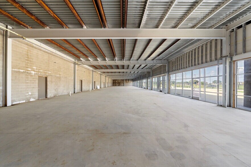 More Photos Of 2215 Allen Genoa Rd, Pasadena Showroom For Lease