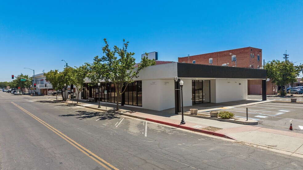 More Photos Of 231-233 E Yosemite Ave, Madera Bank For Sale