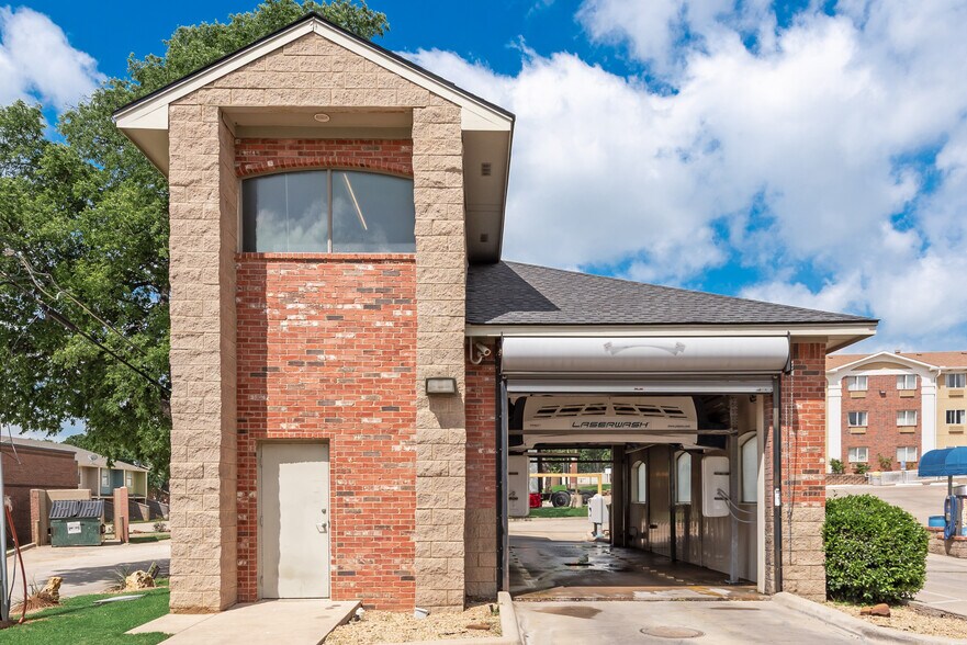 More Photos Of 1704 Teasley Ln, Denton Specialty For Sale