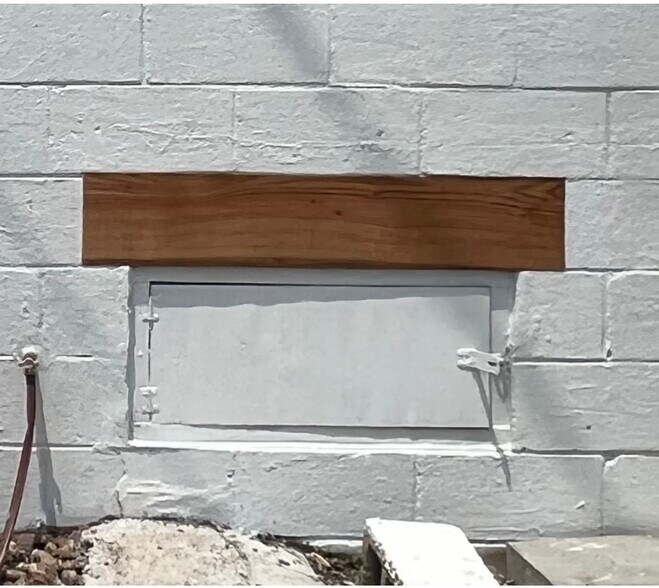 More Photos Of 241 W Eastland St, Gallatin Storefront For Sale