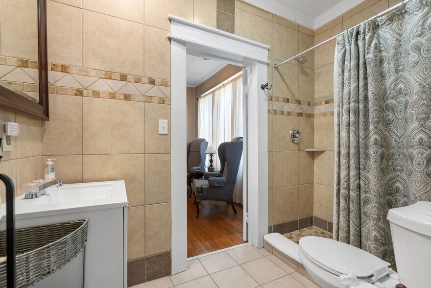 More Photos Of 207 W 2nd Ave, Easley Hospitality For Sale