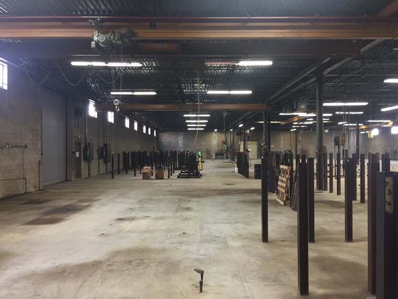 More Photos Of 11133 W Rogers St, Milwaukee Manufacturing For Lease