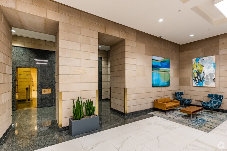 More Photos Of 390 N Orange Ave, Orlando Office For Lease