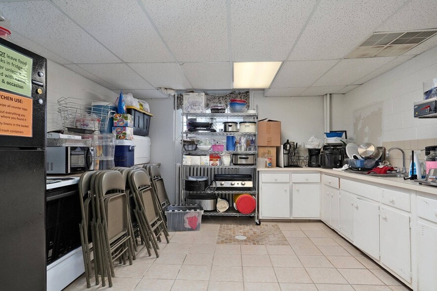More Photos Of 2440 E Seminole St, Springfield Specialty For Sale