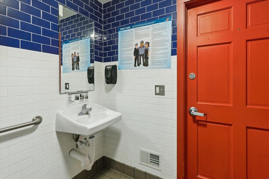 More Photos Of 1380 Wright Ave, Alma Freestanding For Sale