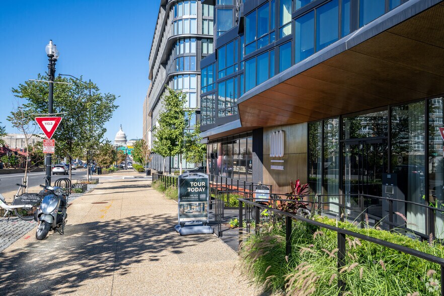 More Photos Of 1000 S Capitol St SE, Washington Apartments For Lease