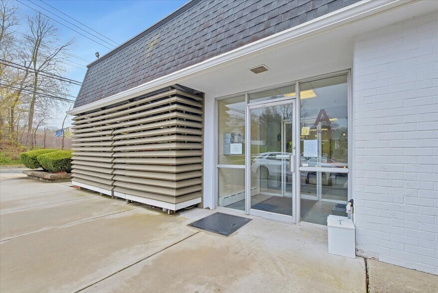 More Photos Of 100 S Highland Ave, Ossining Office For Sale