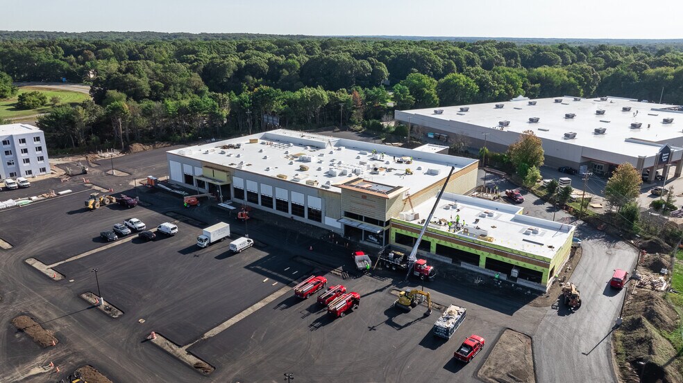 More Photos Of 940 Fall River Ave, Seekonk Hotel For Lease