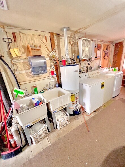 More Photos Of 413 W Broadway St, Hollis Hotel For Sale