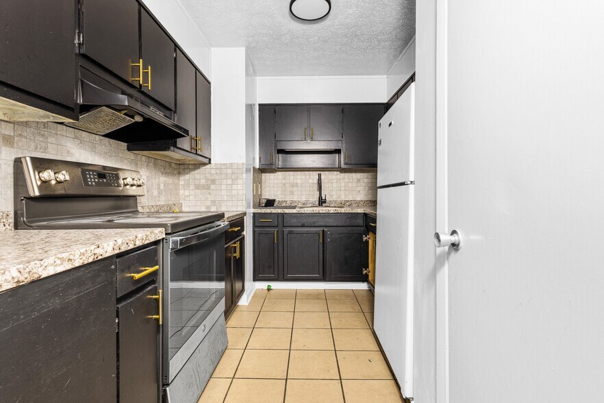 More Photos Of 210 Matthews Ave, Carrollton Apartments For Sale