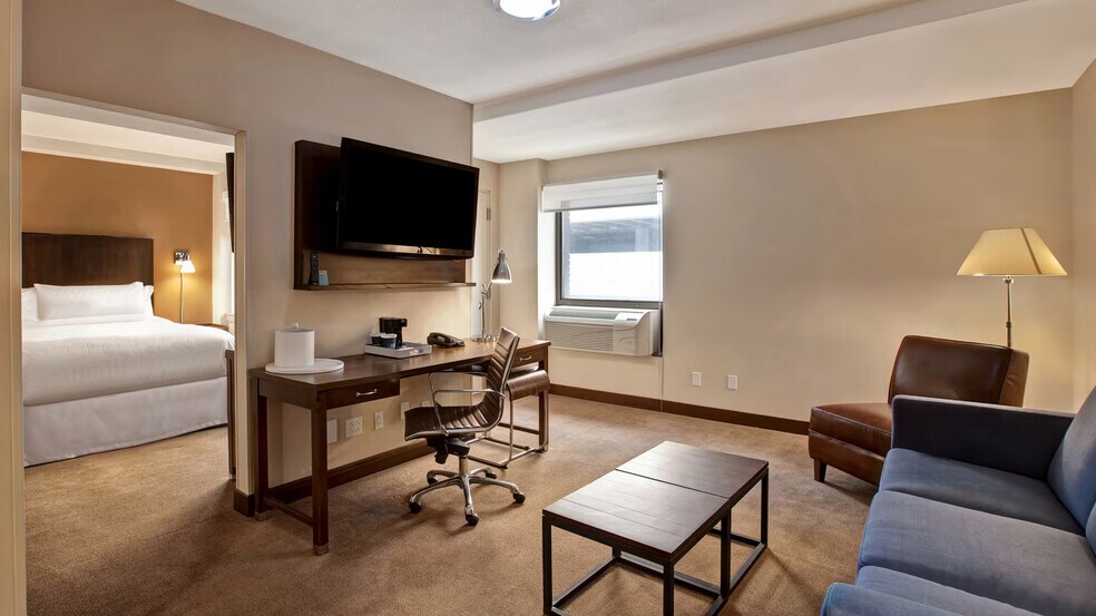 More Photos Of 500 Hamilton Blvd, Peoria Hotel For Sale