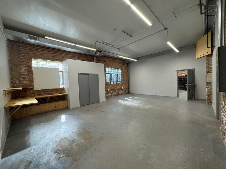 More Photos Of 452 N Claremont Ave, Chicago Manufacturing For Lease