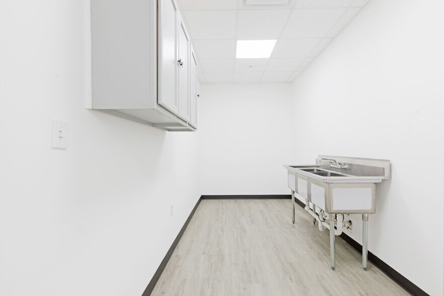 More Photos Of 19956 Franz Rd, Katy Unknown For Lease