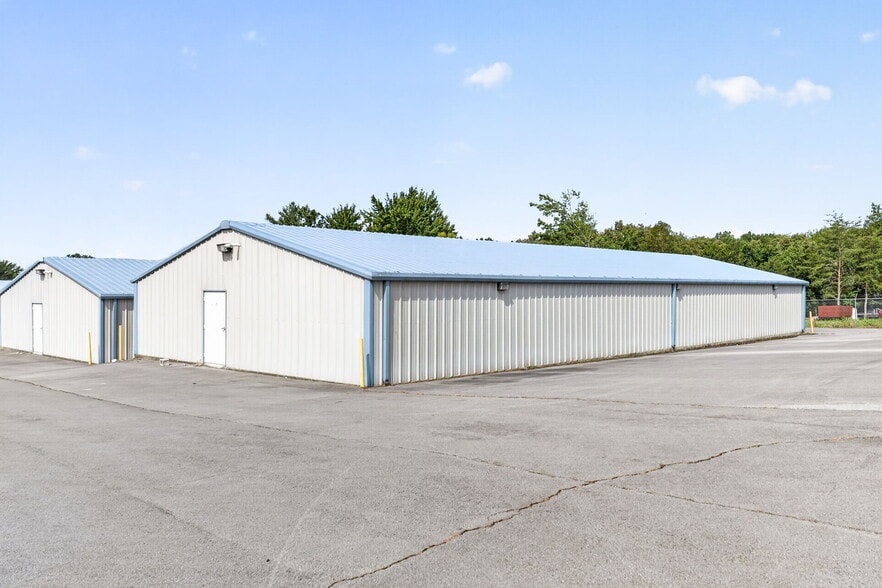 More Photos Of 110 Woodlands Cir, Crossville Self Storage For Sale