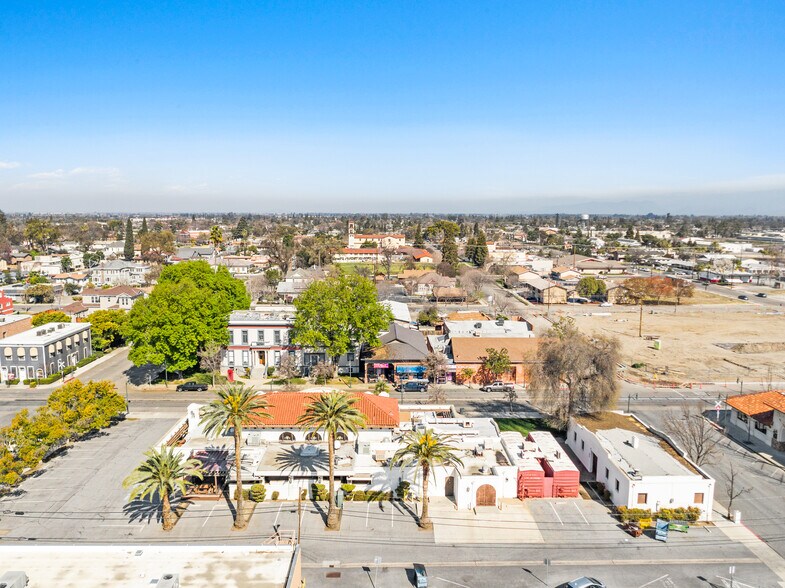 More Photos Of 207 E Oak Ave, Visalia Restaurant For Sale