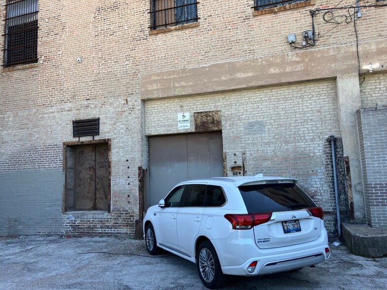 More Photos Of 4032 W Madison St, Chicago General Retail For Sale