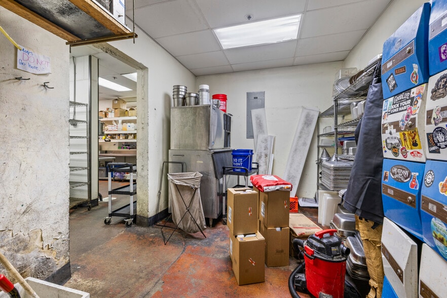 More Photos Of 234 SW 5th St, Grants Pass Restaurant For Sale