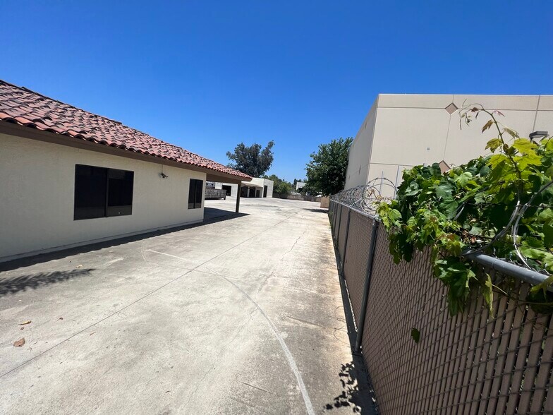 More Photos Of 10540 Kenney St, Santee Warehouse For Lease