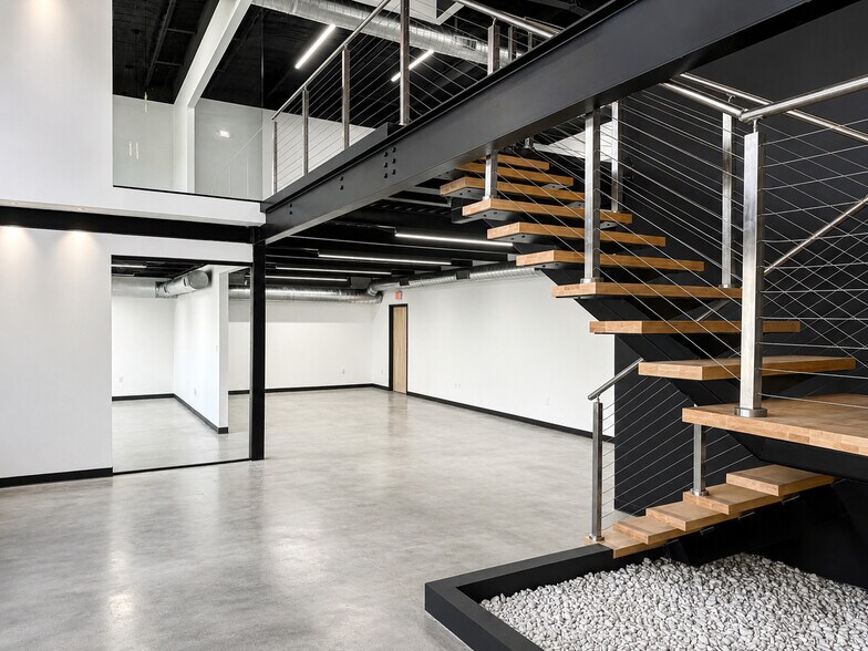 More Photos Of 410 E Church St, Lewisville Showroom For Sale