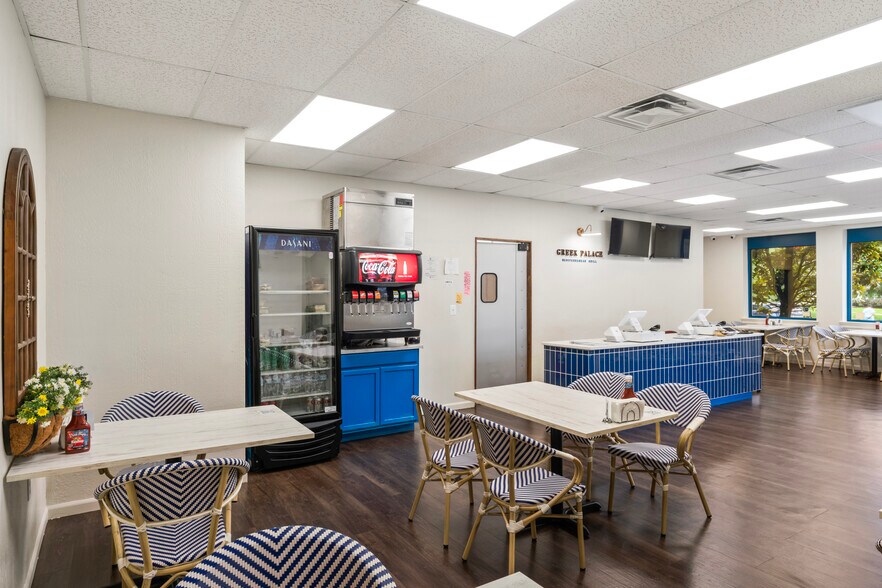 More Photos Of 322-323 W Lee Hwy, Warrenton Freestanding For Lease