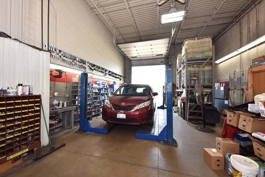 More Photos Of 820 W Sumner St, Hartford Auto Repair For Sale