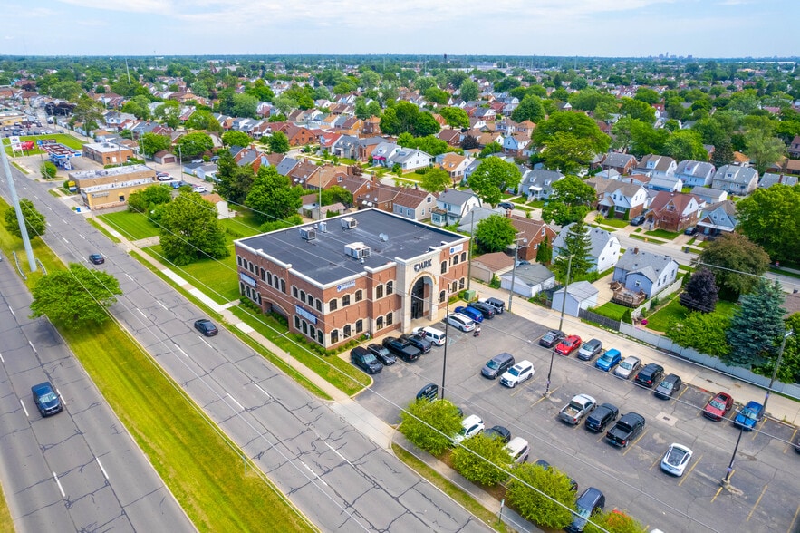 More Photos Of 6050 Greenfield Rd, Dearborn Medical For Lease