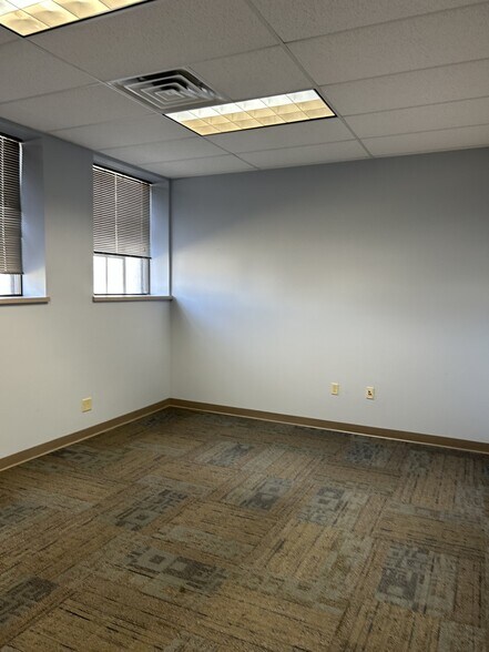 More Photos Of 219 E Washington Ave, Oshkosh Office For Sale