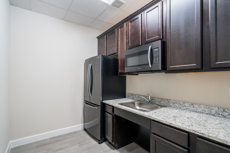 More Photos Of 8118 Fry Rd, Cypress Medical For Lease
