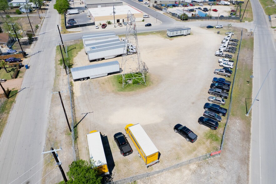 More Photos Of 1330 Seaboard Dr, San Antonio Land For Lease