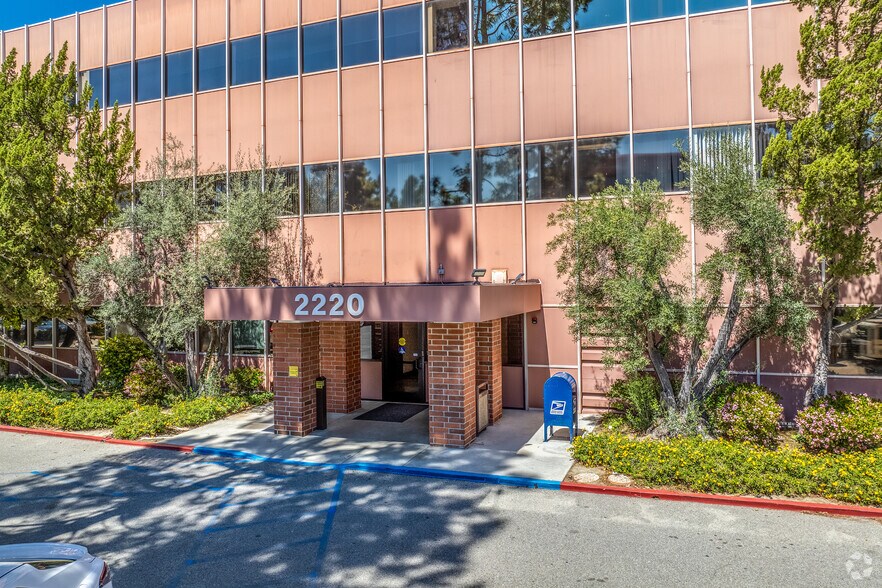 More Photos Of 2220 Lynn Rd, Thousand Oaks Medical For Lease