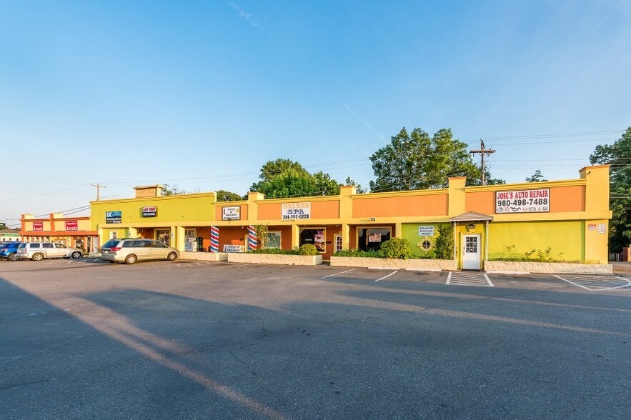 More Photos Of 6140 E Independence Blvd, Charlotte Freestanding For Lease