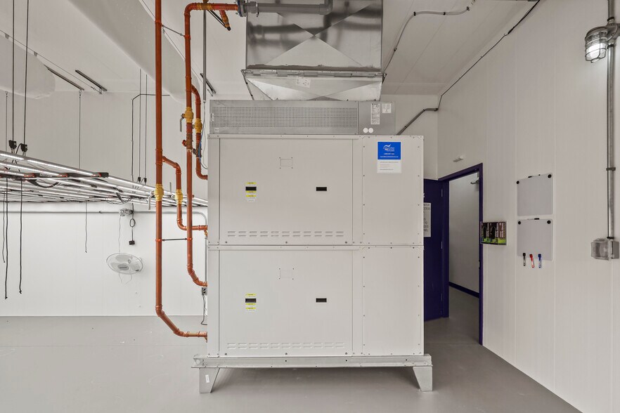 More Photos Of 700 S Main St, Sheffield Refrigeration Cold Storage For Sale