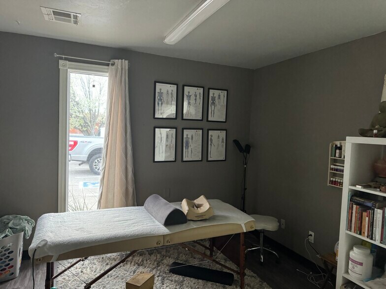 More Photos Of 1811 Industrial Blvd, Norman Light Distribution For Lease