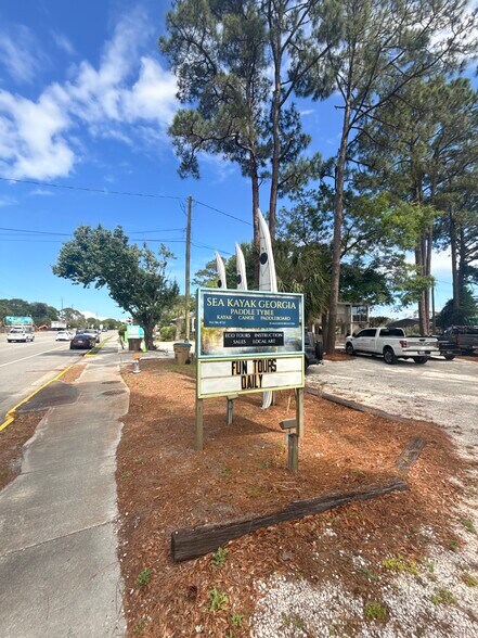More Photos Of 1102 US Highway 80, Tybee Island Storefront Retail Office For Sale
