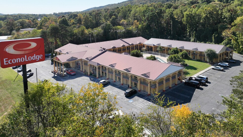 More Photos Of 1507 N Tibbs Rd, Dalton Hotel For Sale