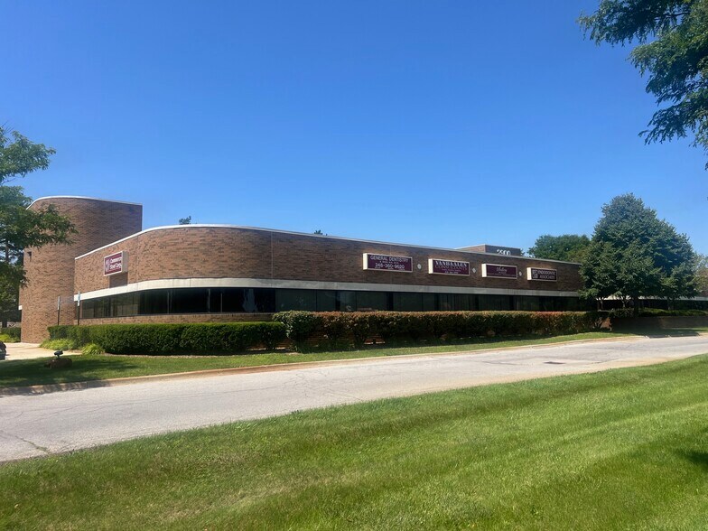 More Photos Of 2900 Union Lake Rd, Commerce Township Office For Sale