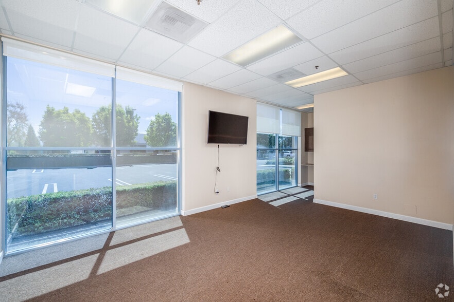 More Photos Of 351 Candelaria, Oxnard Warehouse For Sale