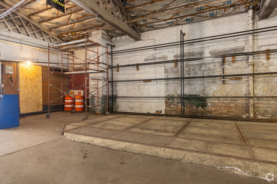 More Photos Of 2206 E 75th St, Chicago Auto Repair For Lease