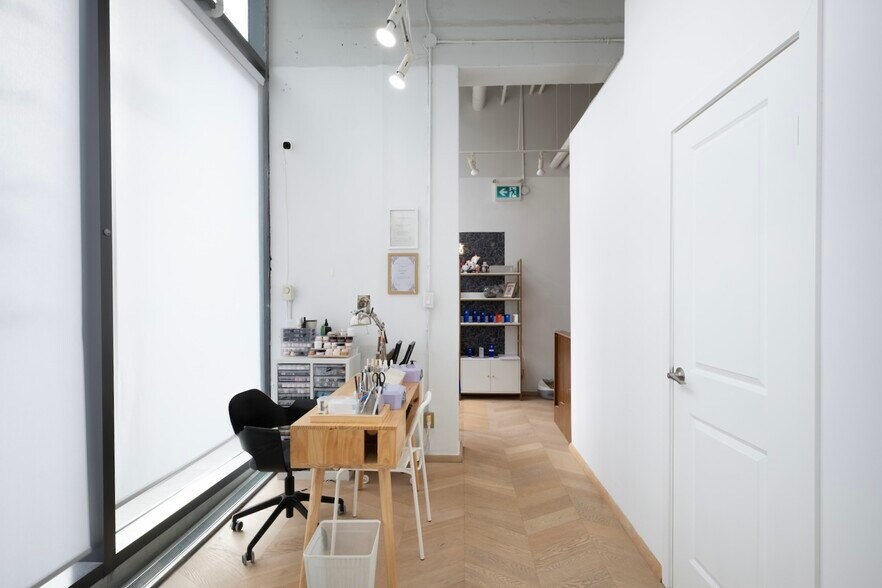 More Photos Of 98 Church st, Toronto General Retail For Sale