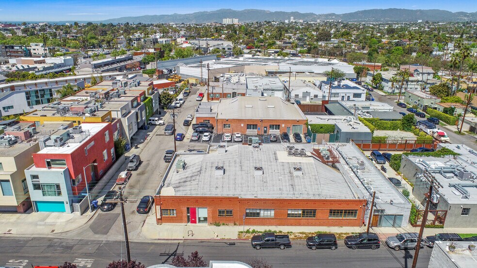 More Photos Of 523 Victoria Ave, Venice Loft Creative Space For Lease