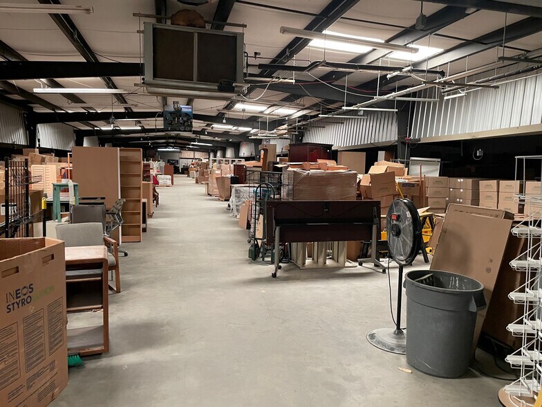 More Photos Of 660 Peavy Rd, Byron Distribution For Lease