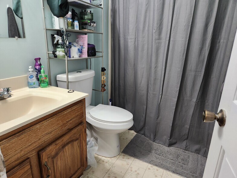 More Photos Of 53 -55 Rte 30 N, Castleton Flex For Sale