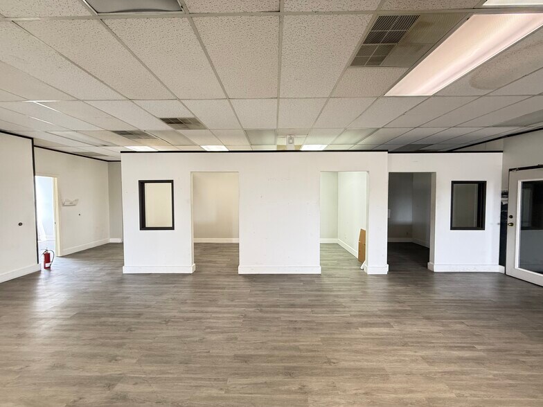 More Photos Of 1606 Headway Cir, Austin Light Manufacturing For Lease