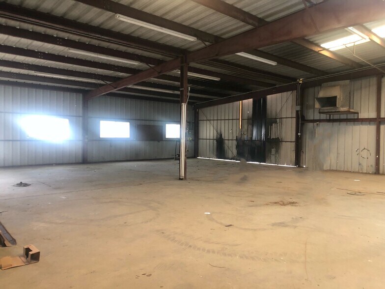 More Photos Of 504 N 2nd St, Carrizo Springs Warehouse For Sale