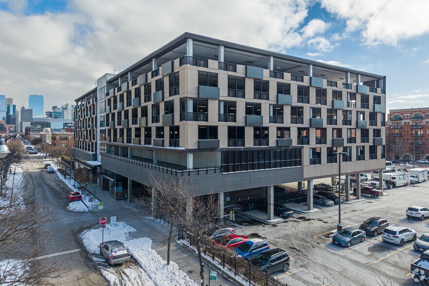 More Photos Of 1371 W Randolph St, Chicago General Retail For Sale