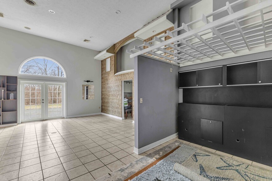 More Photos Of 14006 W Lake Rd, Vermilion Freestanding For Sale