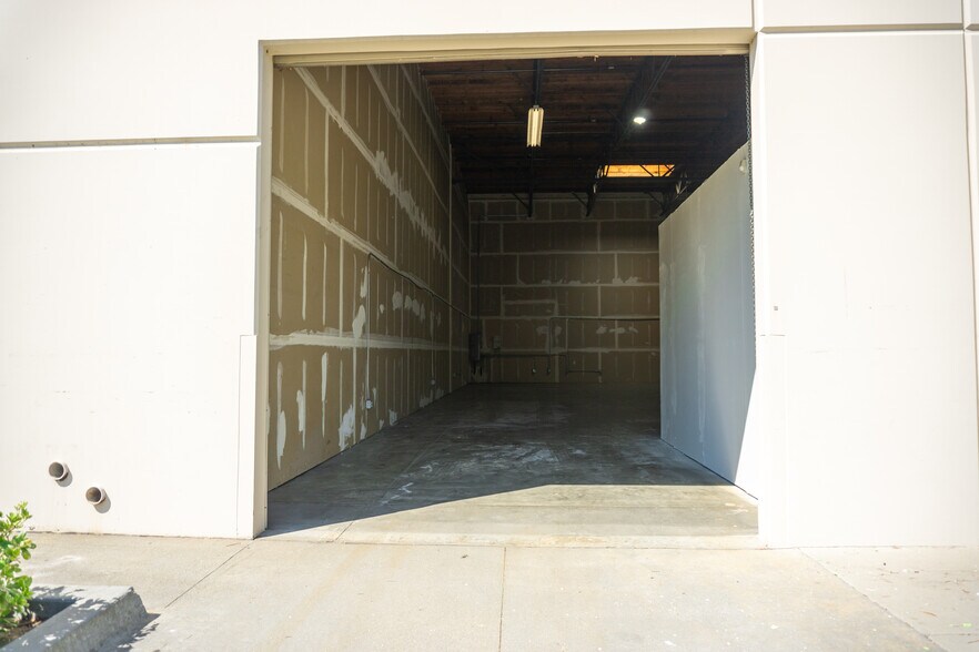 More Photos Of 42095 Zevo Dr, Temecula Warehouse For Sale