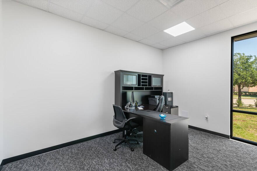 More Photos Of 7102 Tarrington Ave, Sugar Land Medical For Sale