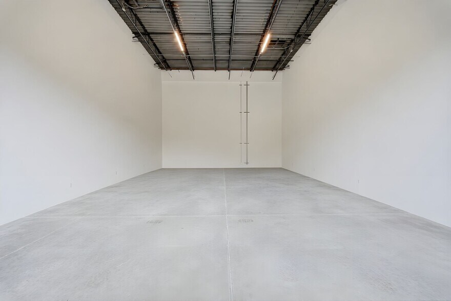 More Photos Of 6500 Motor Enclave Way, Tampa Racetrack For Sale