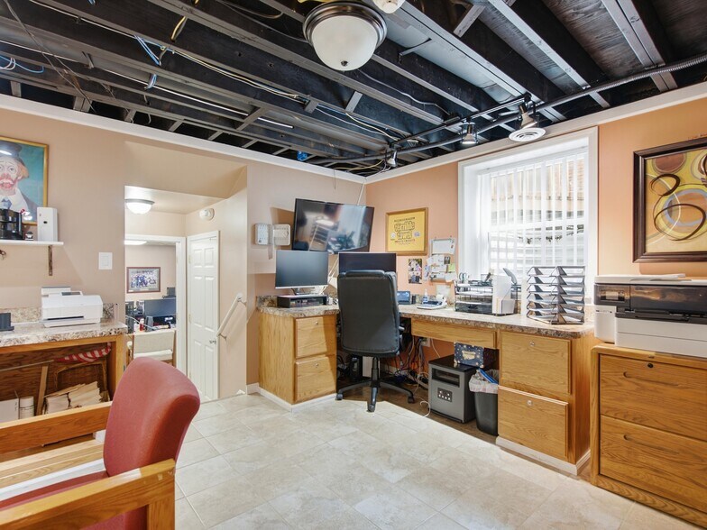 More Photos Of 35000-35008 Division Rd, Richmond Medical For Sale